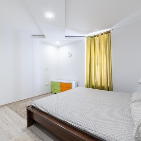 Old Town Colorful Two-Bedroom Apartment 塞拉耶佛 外观 照片